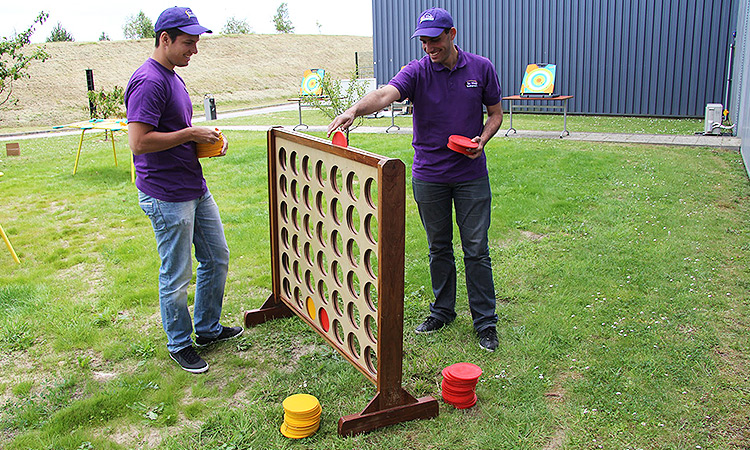 Location jeu en bois Puissance 4 Géant